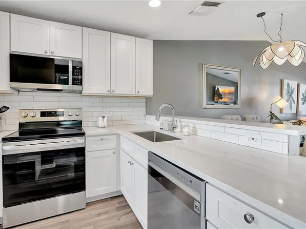 691 W Elkcam CIR #423, MARCO ISLAND, FL 34145