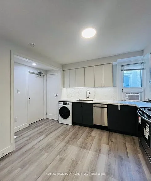 2961 Lakeshore Rd W #2 — Photo 4