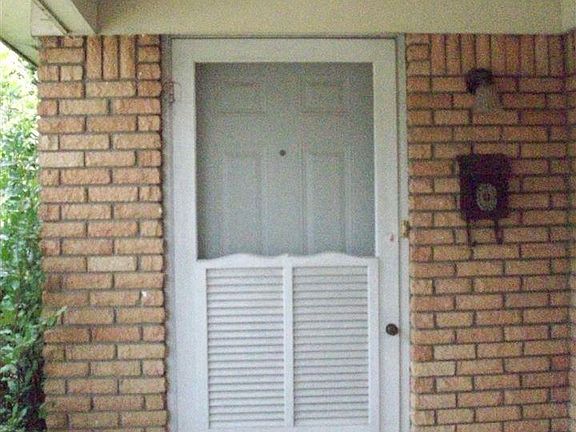 2nd image of 4216 N Locust St