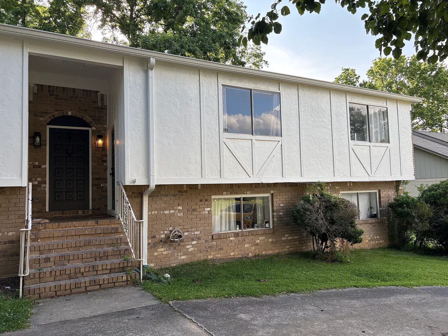 4 bed, 1750 sqft, $2,100 — Photo 1