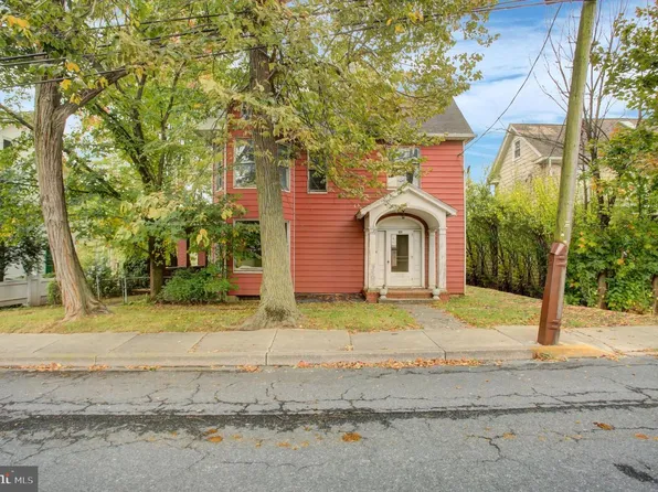 310 W King St, Shippensburg, PA 17257