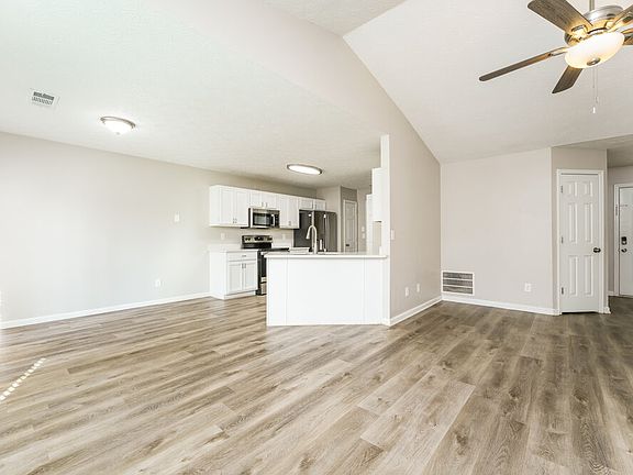 4th image of 731 Sugar Oak Ln