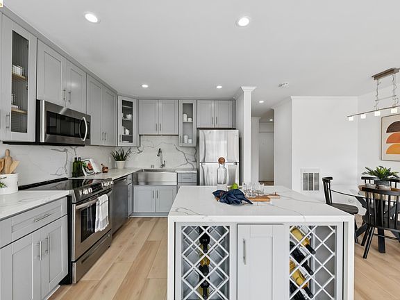 5th image of 7 Embarcadero W APT 204