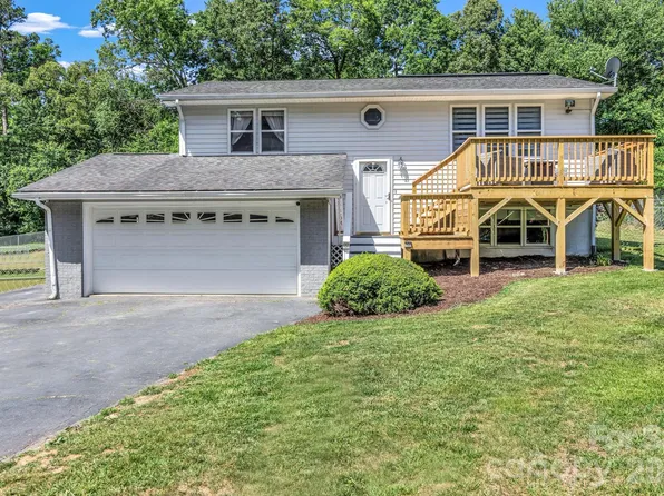 13 Spring Lake Dr, Fletcher, NC 28732