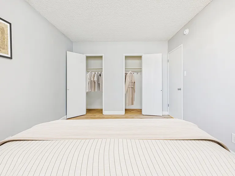Sepulveda Apartments — Photo 7