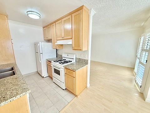 5th image of 1538 11th St APT 9