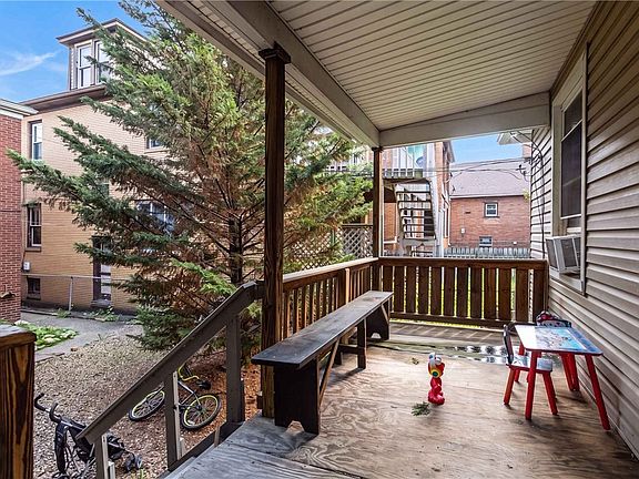 5th image of 712 Kerr St