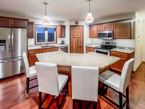 4th image of 455 Lake Dr NE