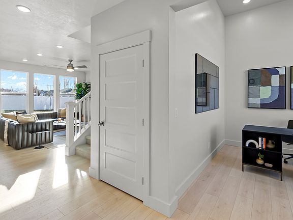 Finished home photos are representational images only. See sales agent for details.