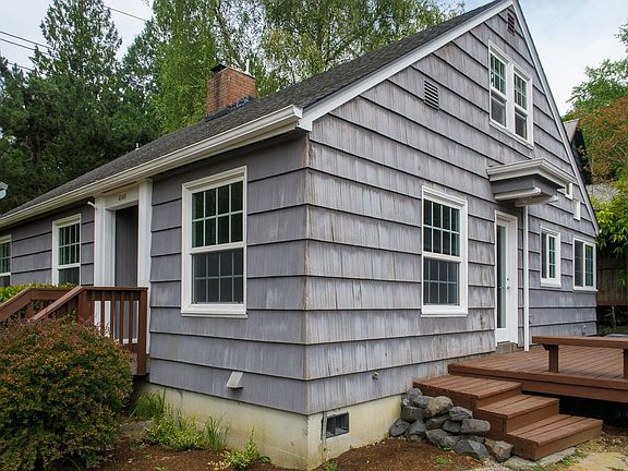 2nd image of 4146 SW Hamilton St