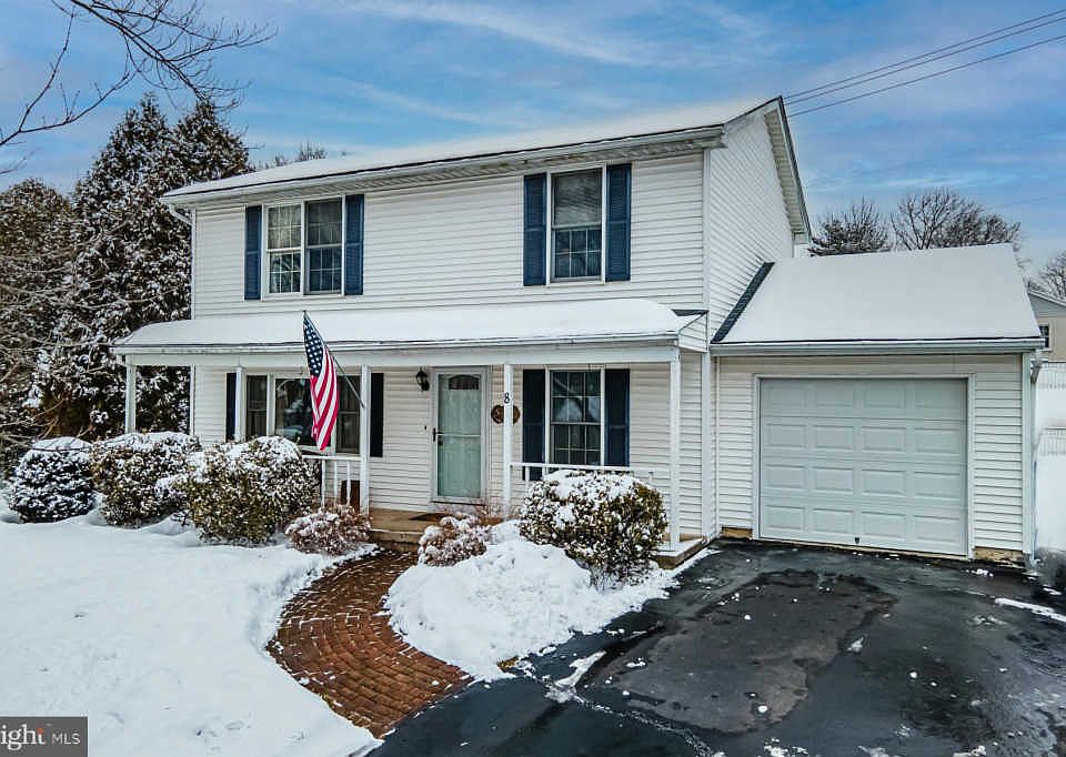 1st image of 8 Jessica Ln