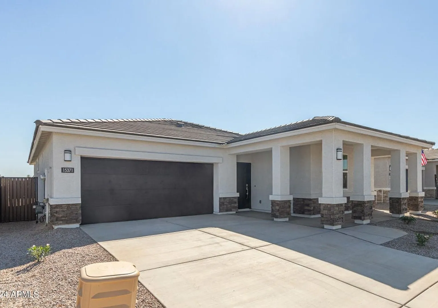 Gorgeous Brand New Home In Surprise!! — Photo 4