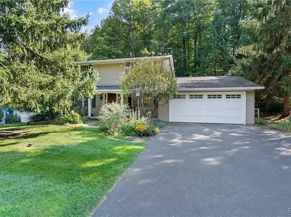 115 Garnet Dr, Camillus, NY 13031