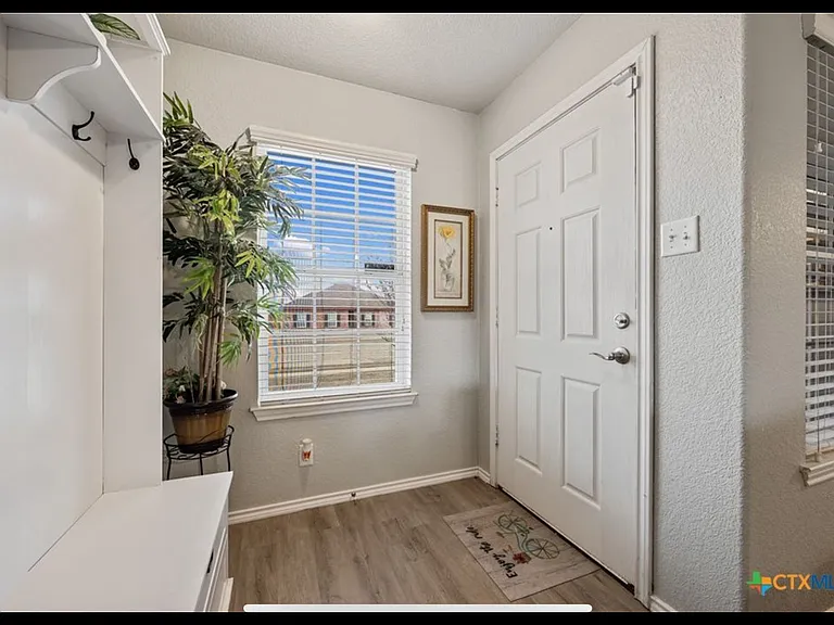 3810 Clementine Dr — Photo 3