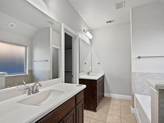 5th image of 1604 Cowtown Dr