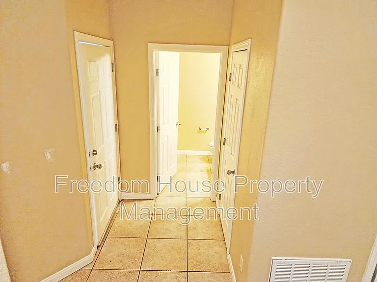 1421 Star Rd #2 — Photo 6