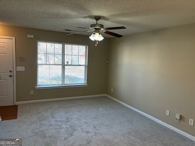 306 Lauren Dr — Photo 2