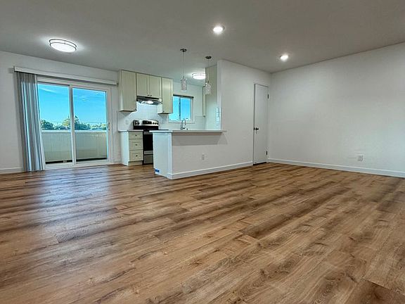 3rd image of 1205 Geraldine Way APT 4