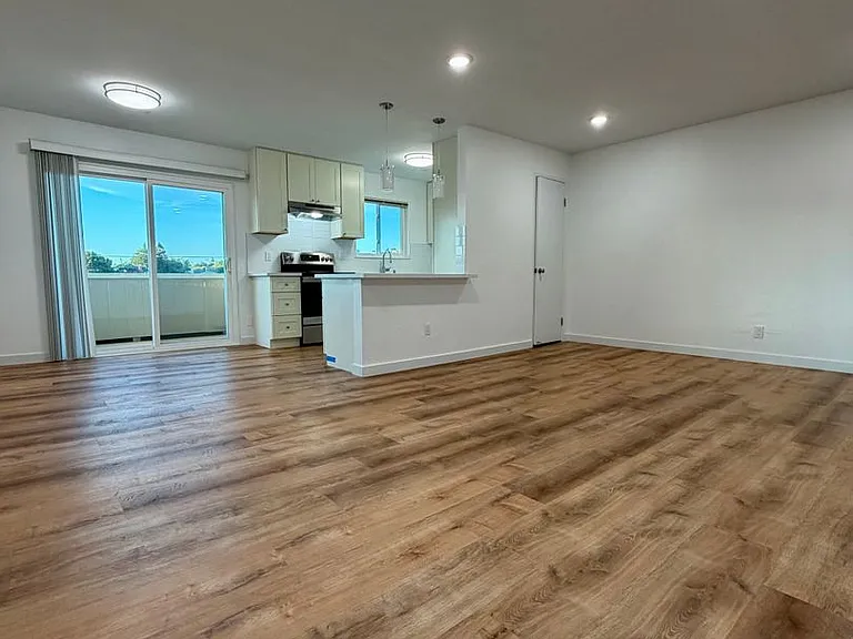 1205 Geraldine Way — Photo 3