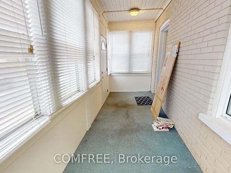 1405 King St E — Photo 23