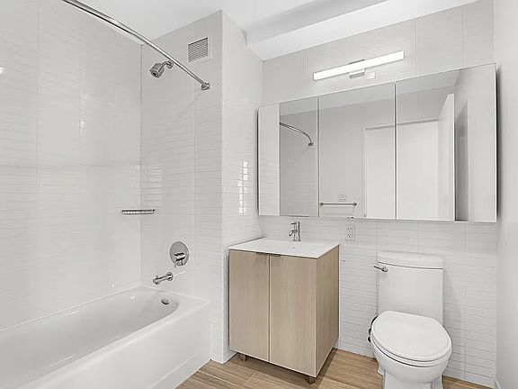 4th image of 29-22 Northern Blvd Penthouse 2A