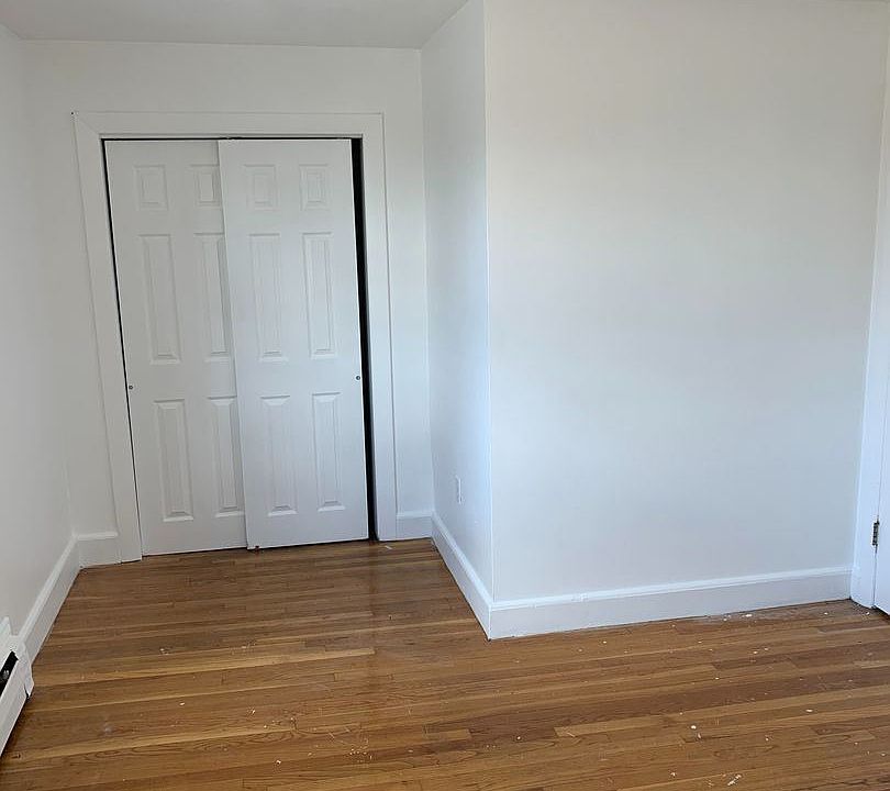 2nd image of 502 Beach St Unit 3