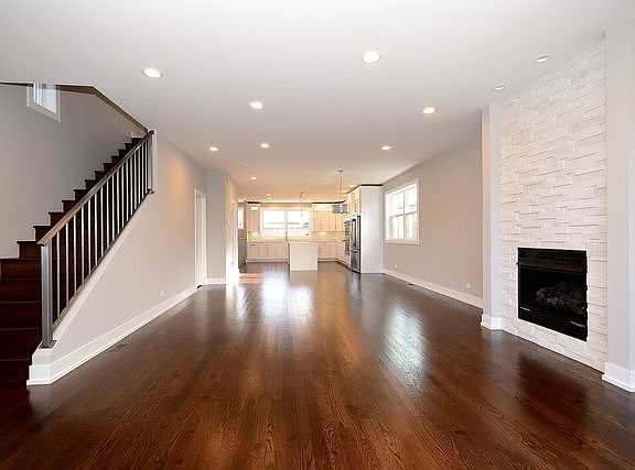 3rd image of 3433 N Plainfield Ave