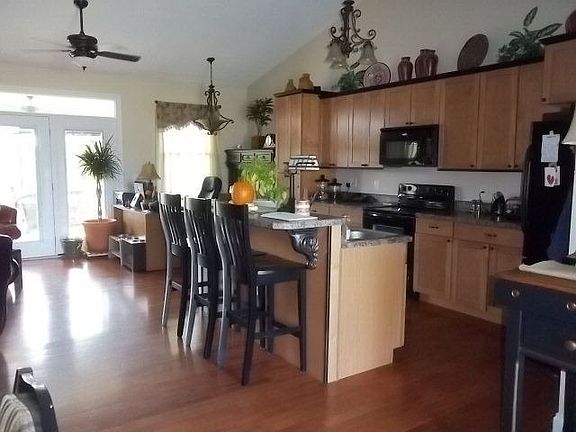 2nd image of 1213 McLeod Ln