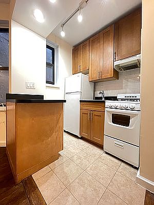 4th image of 333 E 89th St APT 4G