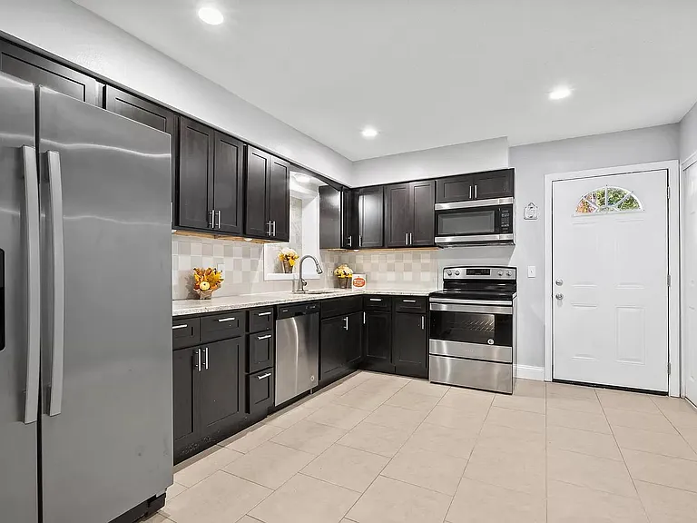25027 Holden Dr — Photo 30