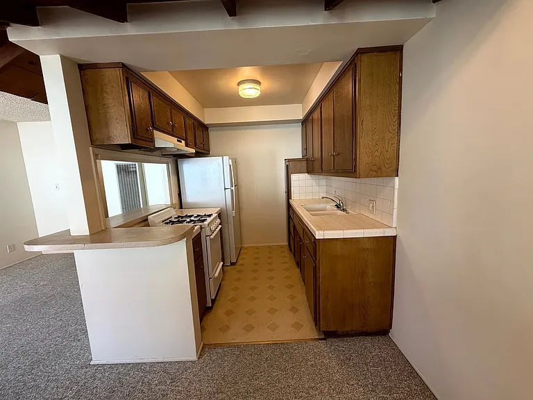 307 N Curtis Ave — Photo 5