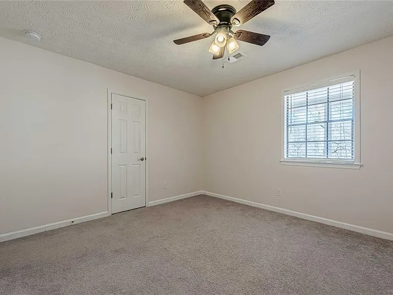 2491 Redfield Dr — Photo 25