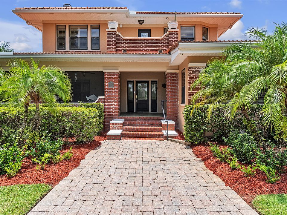front of this 1924 stunner home