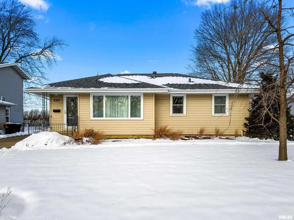 207 Devonshire Rd, Washington, IL 61571