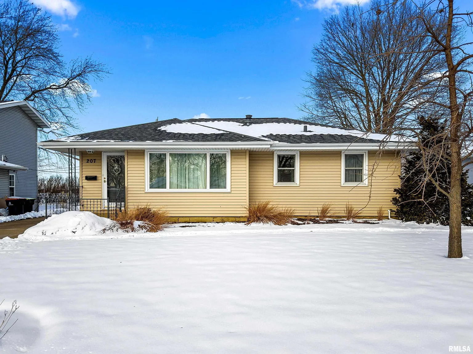 207 Devonshire Rd photo 1