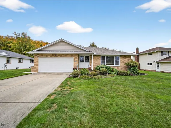 6032 Blakley Dr, Highland Heights, OH 44143