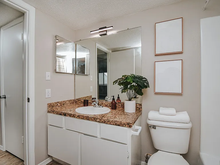 Parkwood Apartments — Photo 45