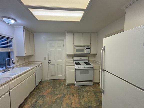 3rd image of 494 Snell St #2