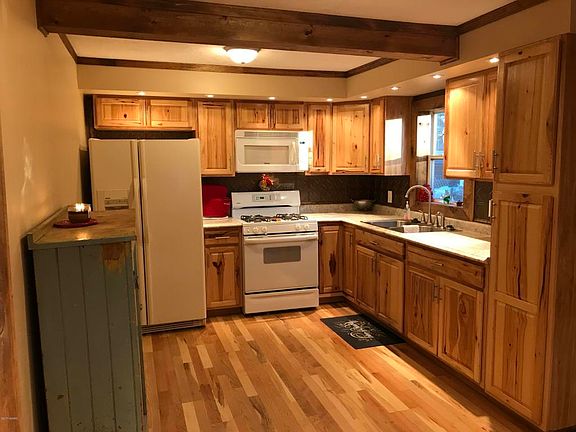 5th image of 302 W Lake St