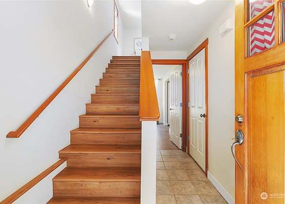 3rd image of 12311A Roosevelt Way NE