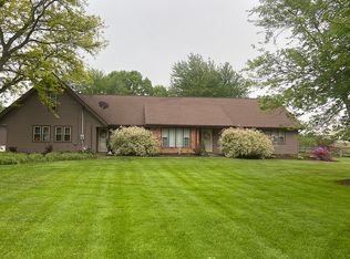 1102 E Garfield Rd, Aurora, OH 44202