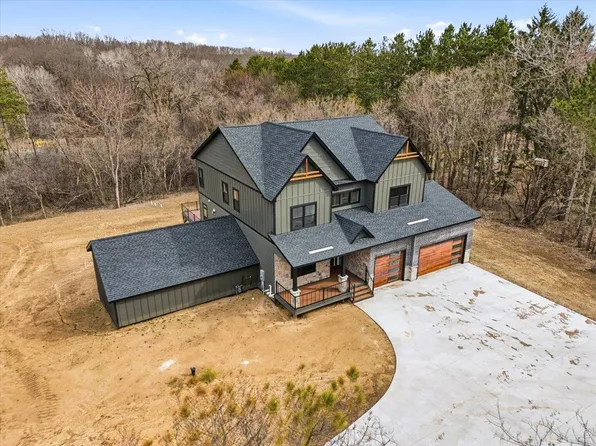 1397 Fox Ridge Trl, Saint Joseph Township, WI 54016