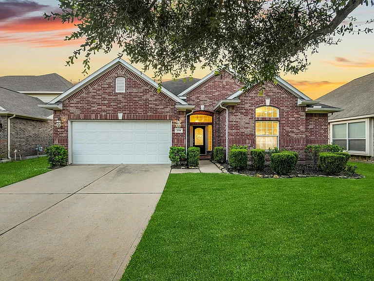 7014 Spruce View Ct — Photo 1