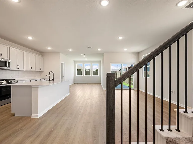 113 Coleto Trl — Photo 7