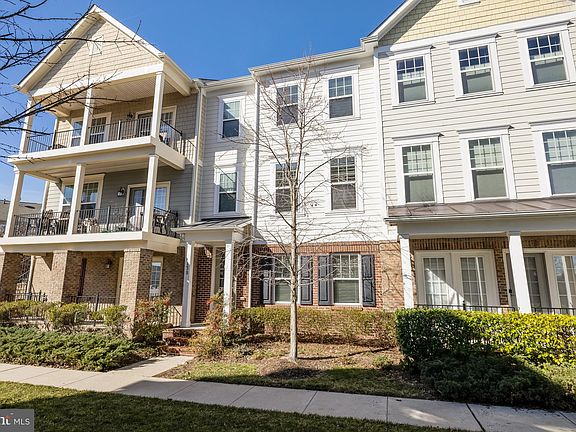 3rd image of 139 Anthem Ave