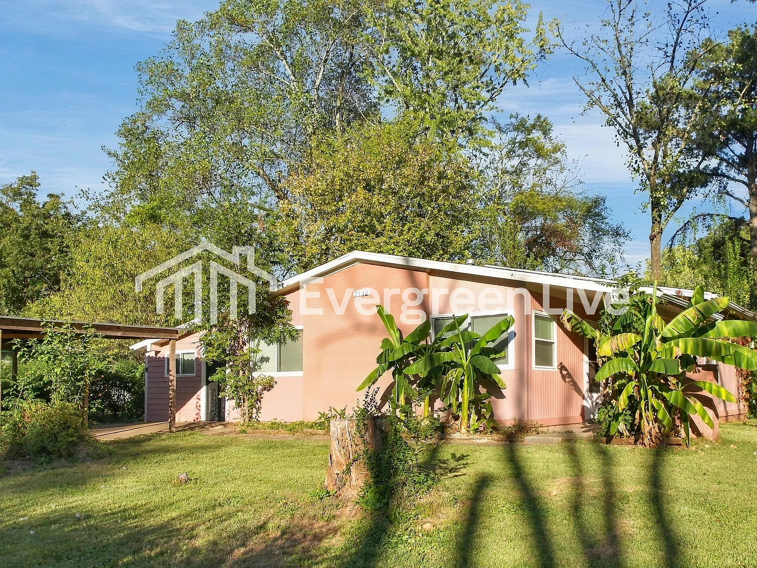 3 bed, 1.0 bath, 1056 sqft, $1,045 — Photo 2