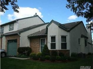 21 Timber Ridge Dr, Holtsville, NY 11742
