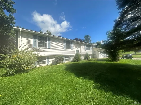 17 Fairlane Dr, Canton, NY 13617