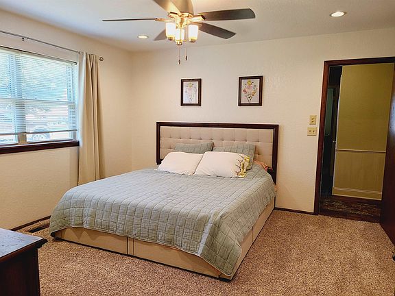 4th image of 129 Sara Dr