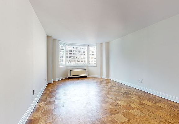 3rd image of 400 E 71st St APT 15K